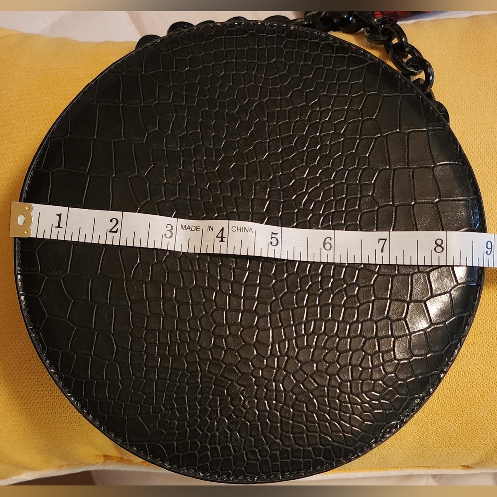 Lulu's, small round black purse, nwot, never used - Picture 3 of 4